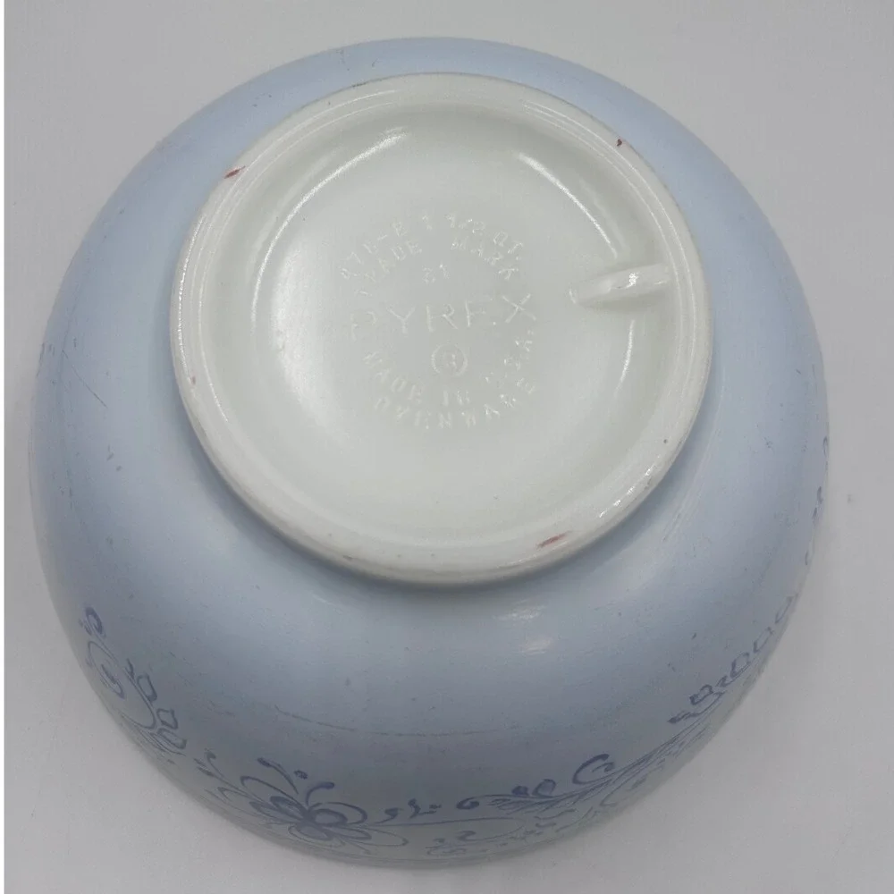 Vintage Pyrex Brittany Blue 1.5 QT Mixing Bowl 477 Blue White Opal Glass